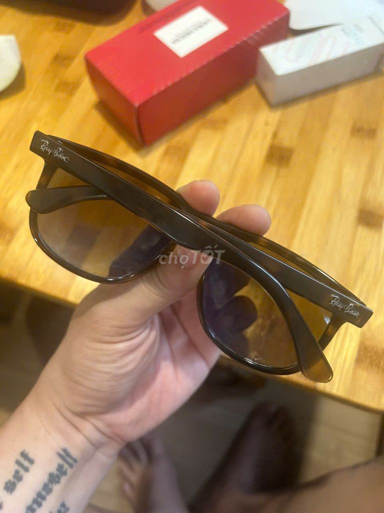 Kính râm RayBan RB4117 Nâu đồi mồi. Mua bán Phụ kiện thời trang khác tại Quận Hoàn Kiếm Hà Nội được đăng bởi Tùng Nguyễn hình 1