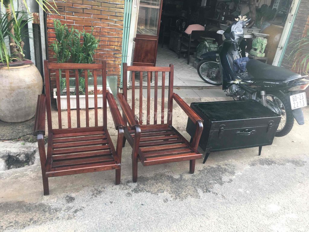 2 Ghế gỗ thẻ xưa gỗ tốt kèm 4 miếng nệm. Mua bán Bàn ghế tại Thành phố Biên Hòa Đồng Nai được đăng bởi Tuấn Nguyễn hình 1