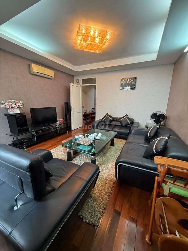 Продается таунхаус Vu Pham Cau Giay площадью 72 м², 7 этажей, лифт, KD, 79 миллиардов долларов