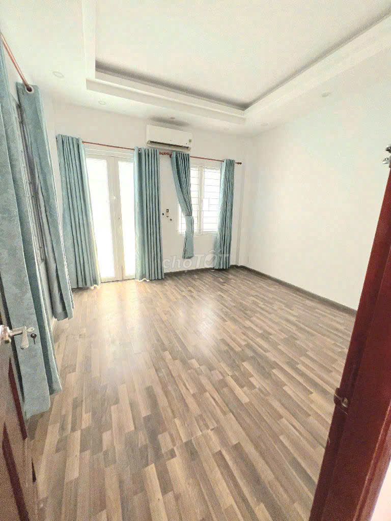 Красивый дом в 3 округе! 290D Нам Ки Кхой Нгиа, площадь 400м2, абсолютно новый