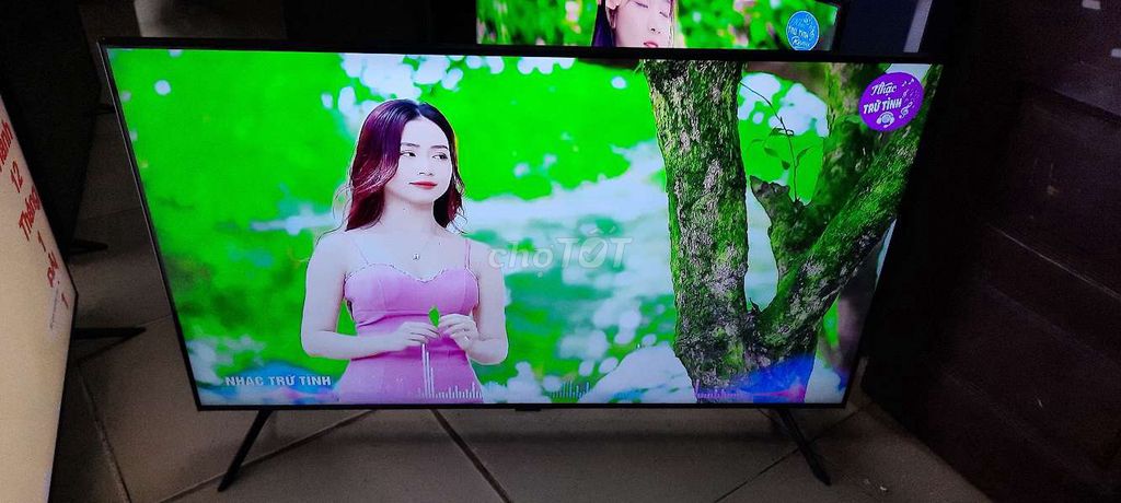 Tivi Smart 4K SAMSUNG 50inch, màn hình tràn viền.