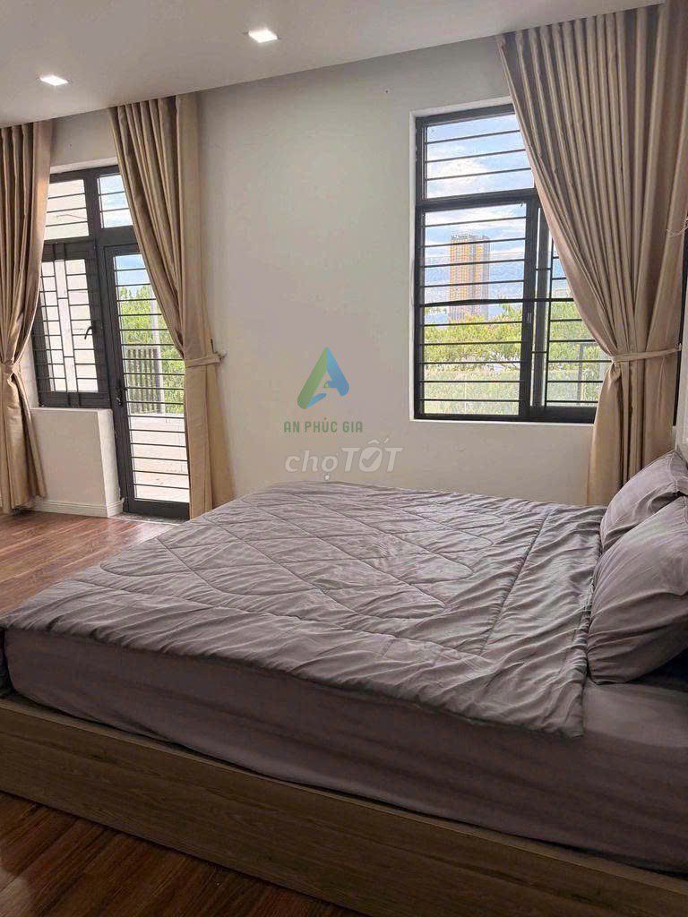 Spacious 3-storey house on Lê Văn Duyệt with 4 bedrooms — photo 6