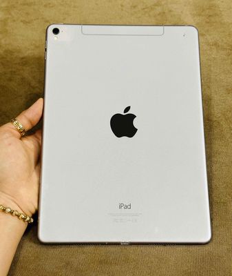 iPad Pro 9,7inch ( wifi 4G thoải mái ). Mua bán Máy tính bảng tại Huyện Hóc Môn Tp Hồ Chí Minh được đăng bởi Yến Nhi
