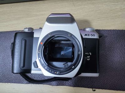 Máy ảnh chụp phim điện Pentax MZ-50