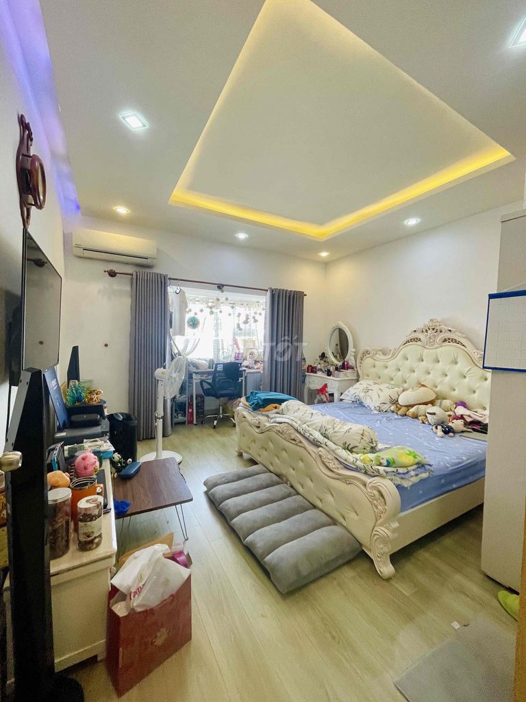 Bán gấp căn hộ Oriental Plaza, Âu Cơ, Tân Phú, 90m2, 2PN, 2WC