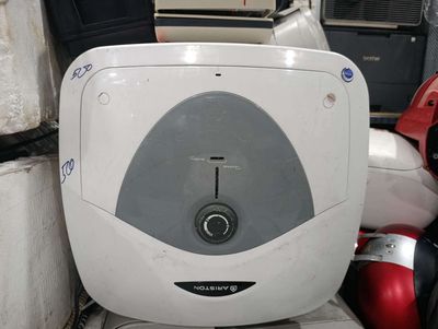 Bình nóng lạnh Ariston Trắng. Mua bán Thiết bị vệ sinh, nhà tắm tại Quận Gò Vấp Tp Hồ Chí Minh được đăng bởi do cu nk