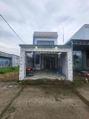 Cần cho thuê nhà vô ở liền. Hẽm xe hơi, giá 6 triệu/tháng.