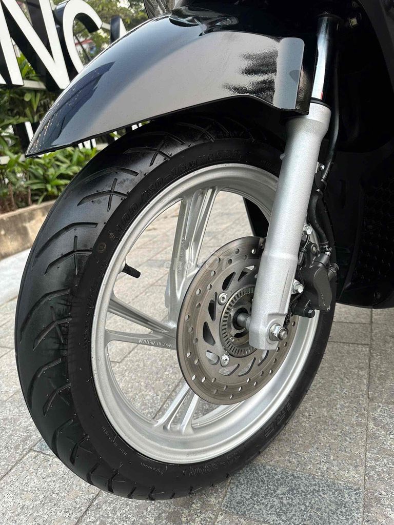 Cần bán SH 150 ABS 2018 màu đen cực đẹp, cực chất. Mua bán Xe máy tại Quận Đống Đa Hà Nội được đăng bởi Xe Máy Vượng Trung hình 6