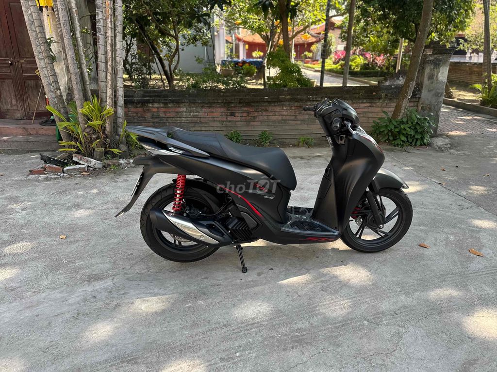 Honda SH 160 ABS 2024 Đen 6000 km. Mua bán Xe máy tại Quận Lê Chân Hải Phòng được đăng bởi Nguyễn Thế Hiếu hình 3