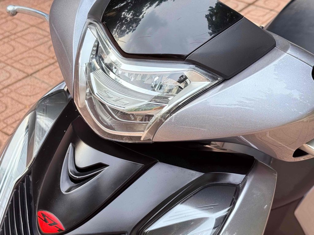 Honda SH125 CBS 2019 Платиновый серебристый, в отличном состоянии