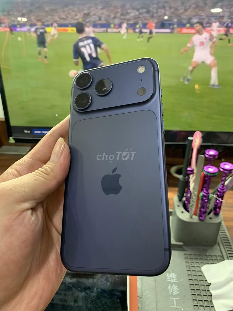 Apple iPhone 17 Pro Max 256GB Xanh Máy zin đẹp. Mua bán Điện thoại tại Quận 7 Tp Hồ Chí Minh được đăng bởi Hội Đồ Điện Tử hình 1