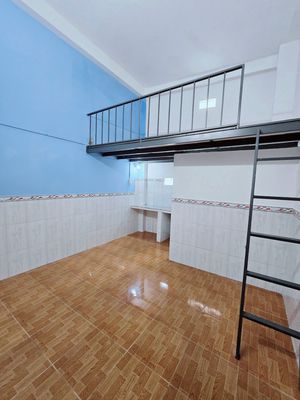 Phòng có gác Gần trường DH SPKT, DH Ngân Hàng, Ngã 4 Thủ Đức