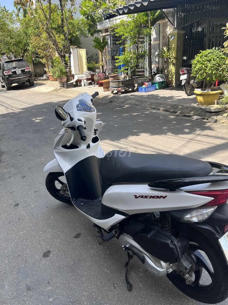 Honda Vision 2013 Trắng. Mua bán Xe máy tại Quận Cẩm Lệ Đà Nẵng được đăng bởi Phước Tài hình 4