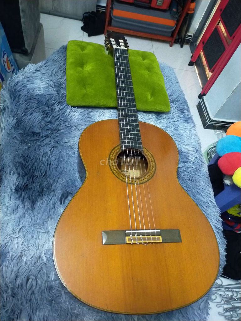 Guitar classic Yamaha C:200