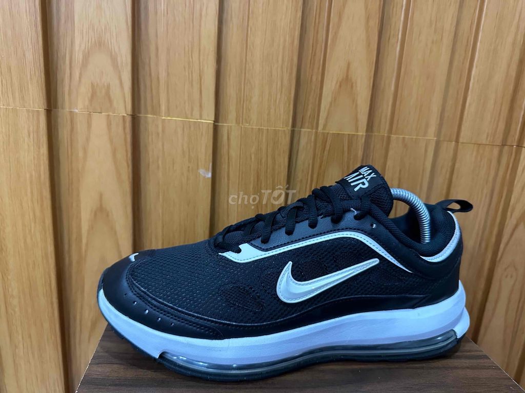 Giày Nike size 42.5  chính hãng mới keng zin 98%