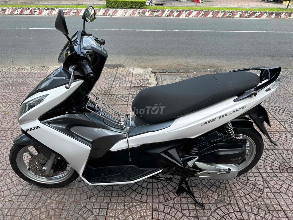 Honda Air Blade 2014 Trắng zin đẹp vĩnh long. Mua bán Xe máy tại Thành phố Vĩnh Long Vĩnh Long được đăng bởi xe máy Tùng Beo hình 4