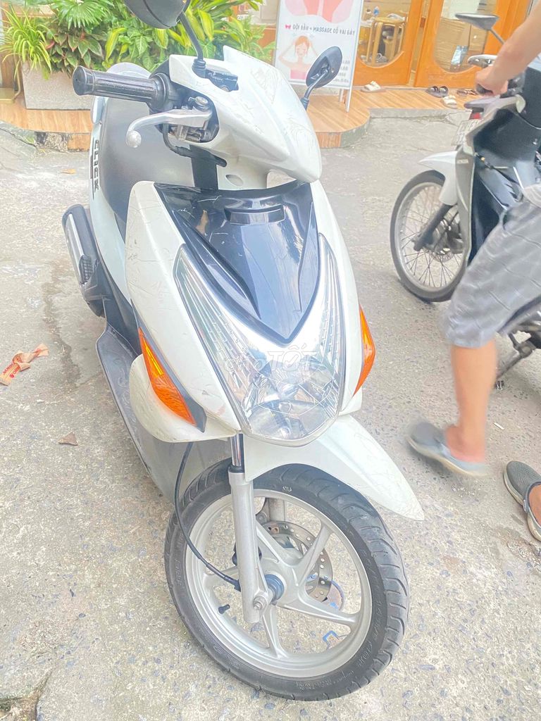 HN cần bán click trắng 2009. Mua bán Xe máy tại Quận Đống Đa Hà Nội được đăng bởi phạm dũng hình 2