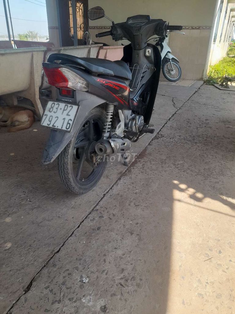 Honda Blade 2016 Đỏ đen. Mua bán Xe máy tại Huyện Lấp Vò Đồng Tháp được đăng bởi HL hình 4