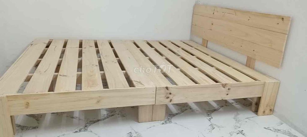giường pallet gỗ thông, nệm cao su non