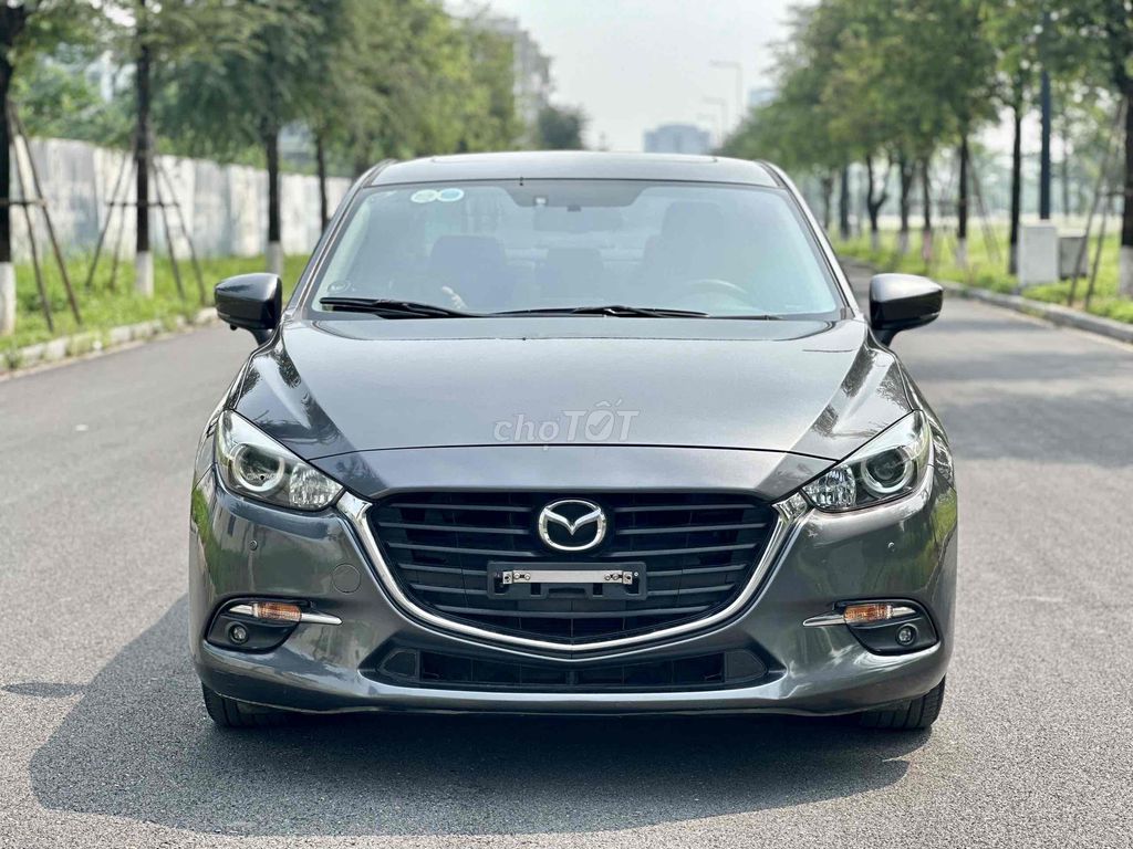 Mazda 3 2019 máu xám grey chạy 5 vạn rất mới