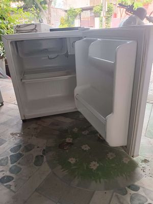 Tủ lạnh mini lạnh nhanh lợi điện. Chạy êm mượt