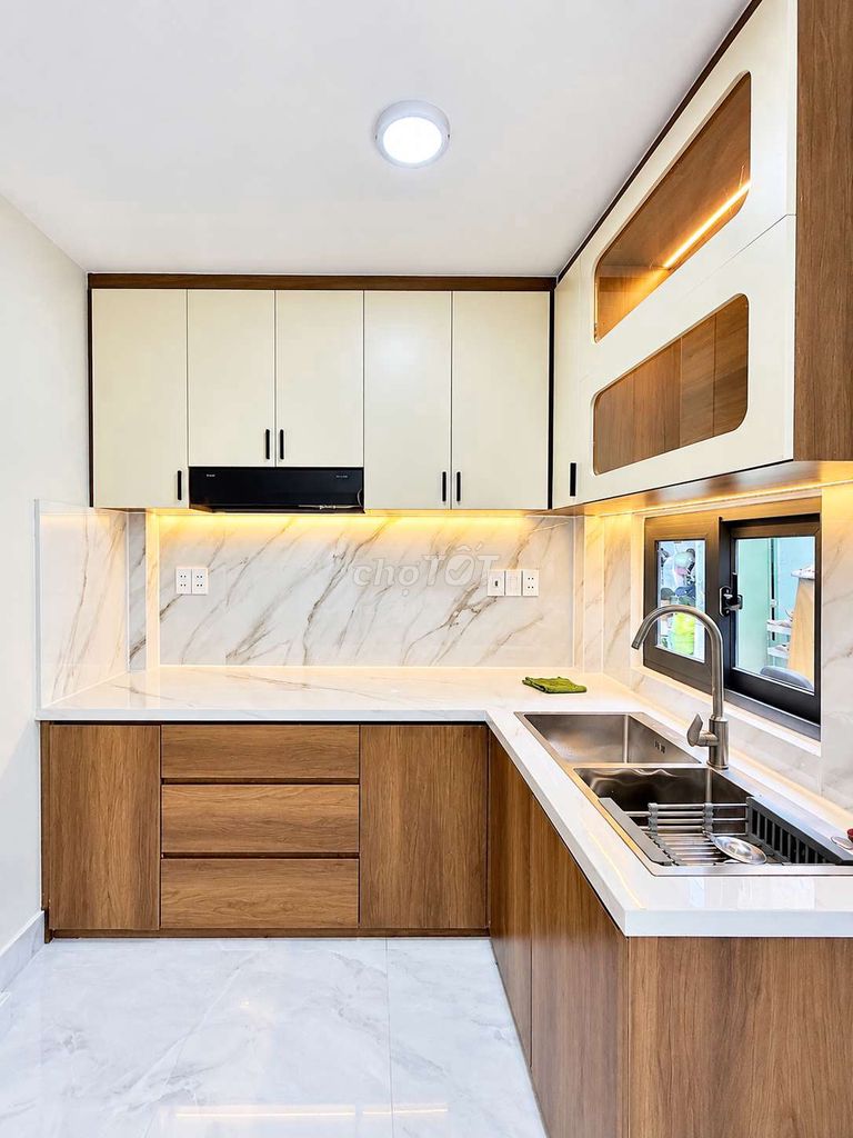 4 этажа + терраса, 4 сп, 6 санузлов, участок 42м², 3 дома от дороги