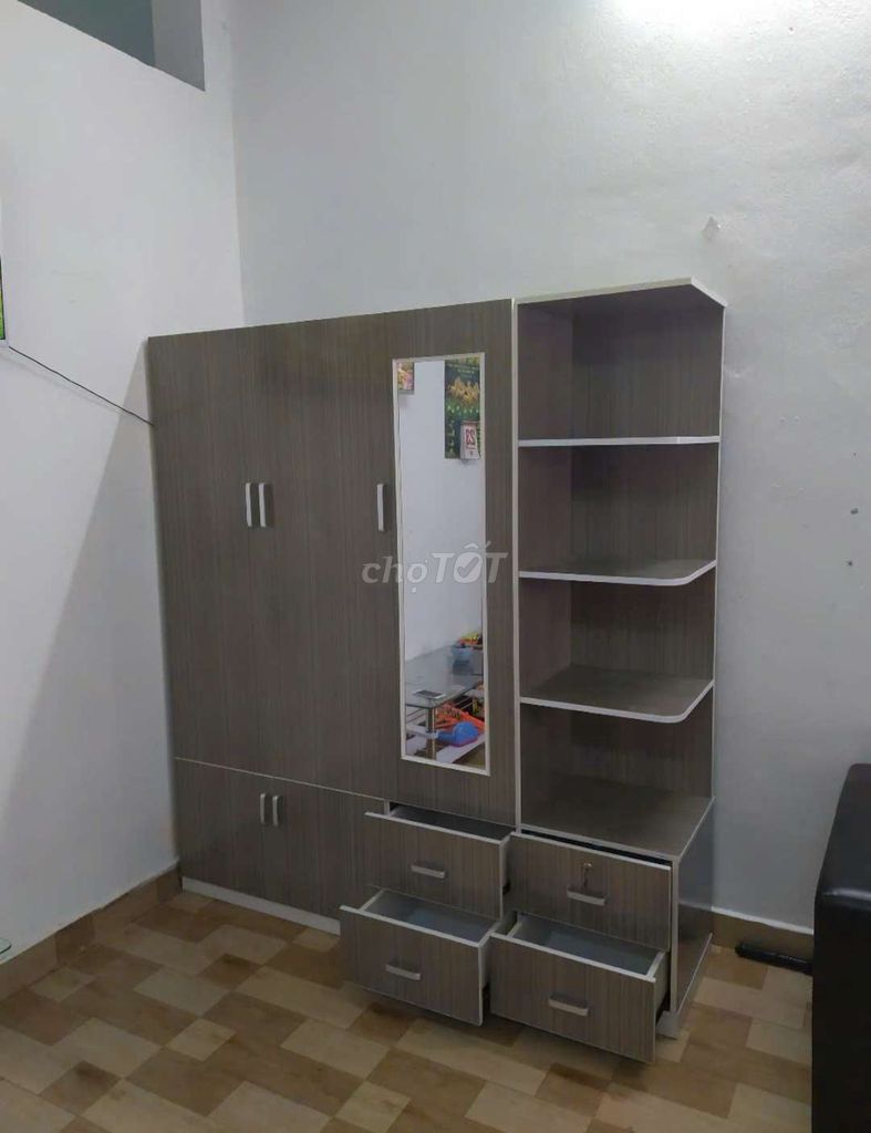TỦ NHỰA 3 CÁNH 1 KỆ MÀU XÁM VÂN GỖ GƯƠNG NGOÀI . Mua bán Tủ, kệ gia đình tại Thành phố Thủ Đức Tp Hồ Chí Minh được đăng bởi Tủ nhựa đài loan hoàng quân hình 1