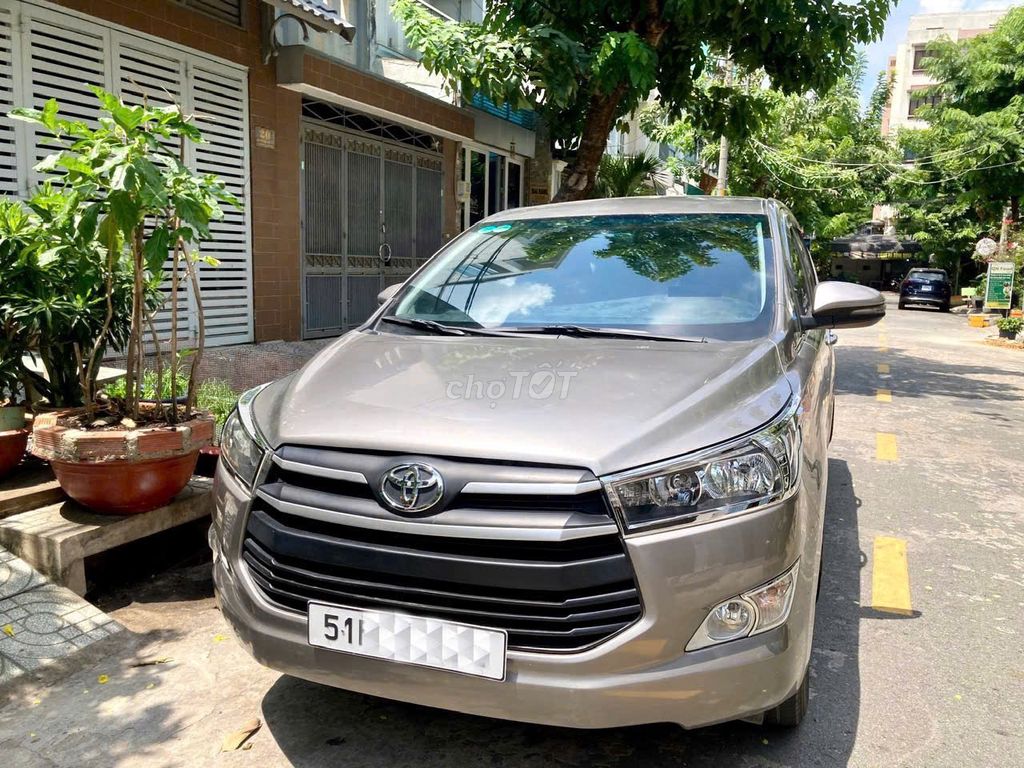 Toyota Innova 2.0E 2019 года, механическая КПП, цвет медная бронь