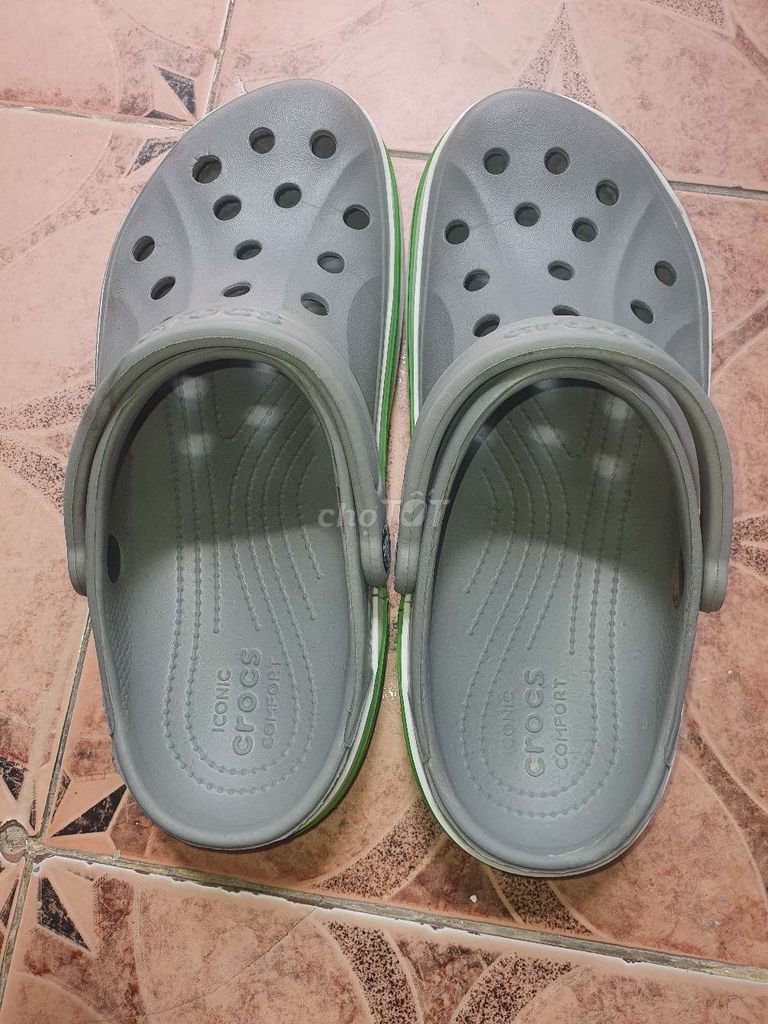 Dép Crocs Xám Size 41 Unisex. Mua bán Giày dép tại Quận Ninh Kiều Cần Thơ được đăng bởi MÈO HOANG hình 1