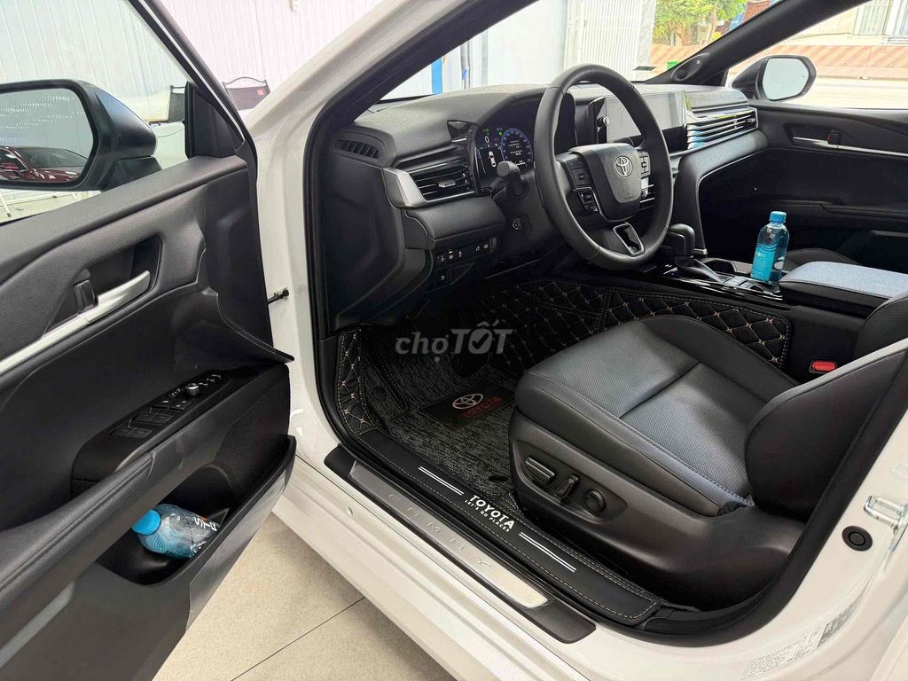 Toyota Camry 2025 2.5HV đi đúng 2000 km. Mua bán Ô tô tại Huyện Bắc Tân Uyên Bình Dương được đăng bởi pham dân hình 10
