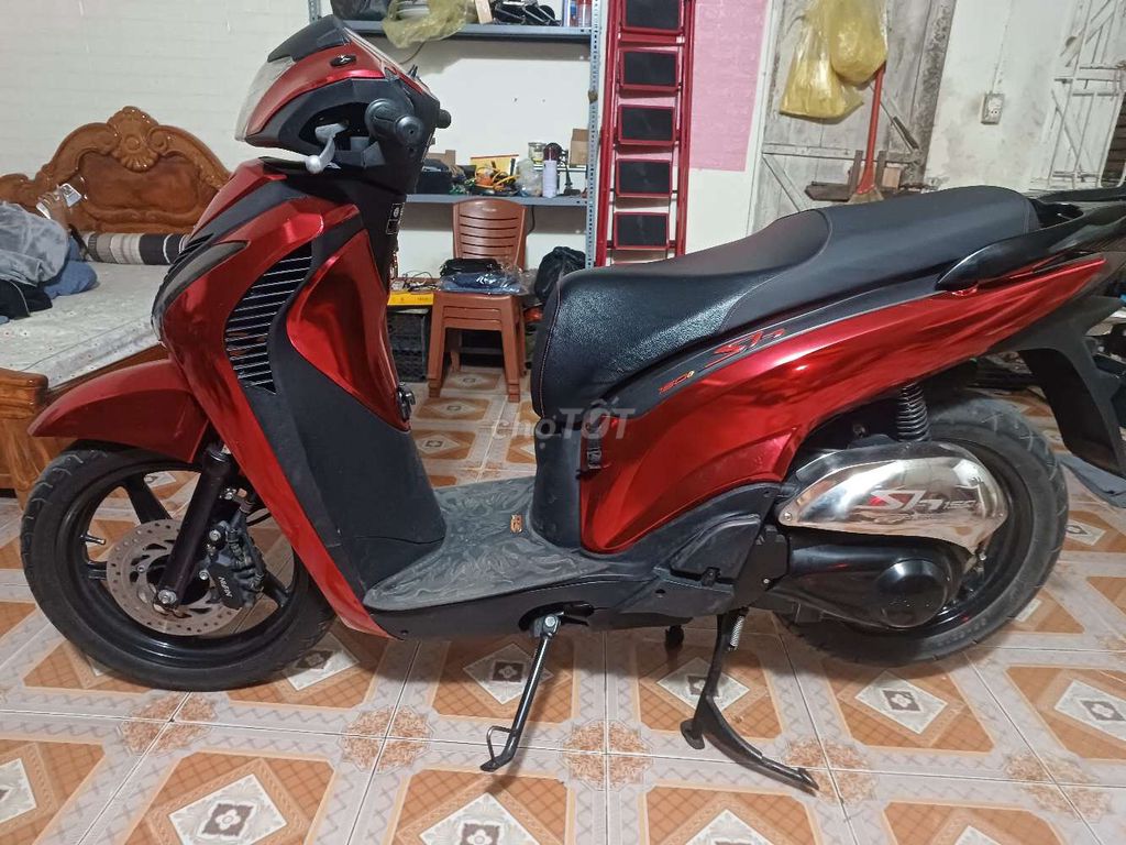 Bán xe Honda SH nhập khẩu màu đỏ. Mua bán Xe máy tại Quận Hoàng Mai Hà Nội được đăng bởi Mạnh Hùng Phạm hình 4