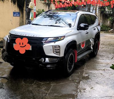 Mitsubishi Pajero Sport 4x4 Trắng 7 chỗ Tự động