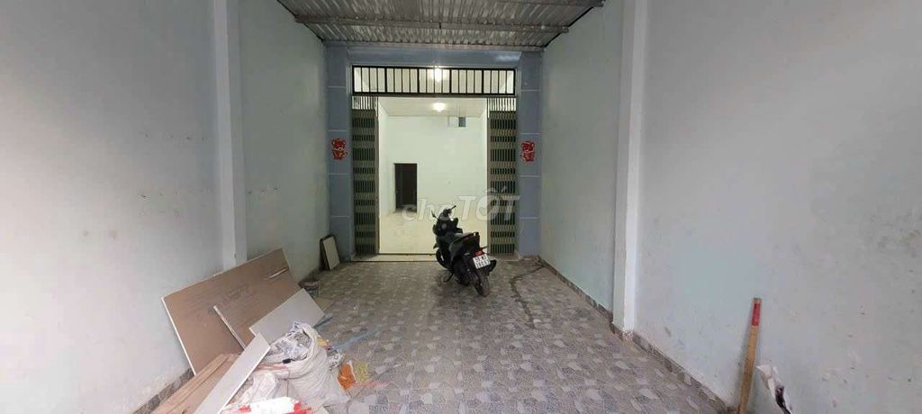 Mặt tiền Thạnh lộc 16
DT 4x25m có gác thích hợp ở và làm văn phòng 8tr