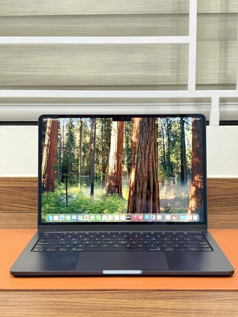 Macbook Air M4 13 inch 16GB/256GB Midnight. Mua bán Laptop tại Quận Thanh Xuân Hà Nội được đăng bởi Nguyen Hung  hình 1