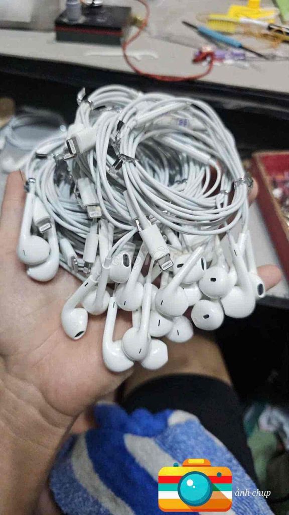 Tai nghe có dây Chính Hảng Apple 100%. Mua bán Tivi, Âm thanh tại Thành phố Thủ Dầu Một Bình Dương được đăng bởi Minh hình 1