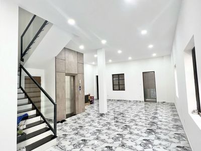 Аренда · 6 комн. · 600 м² · Quận Gò Vấp, ул. Phan Văn Trị