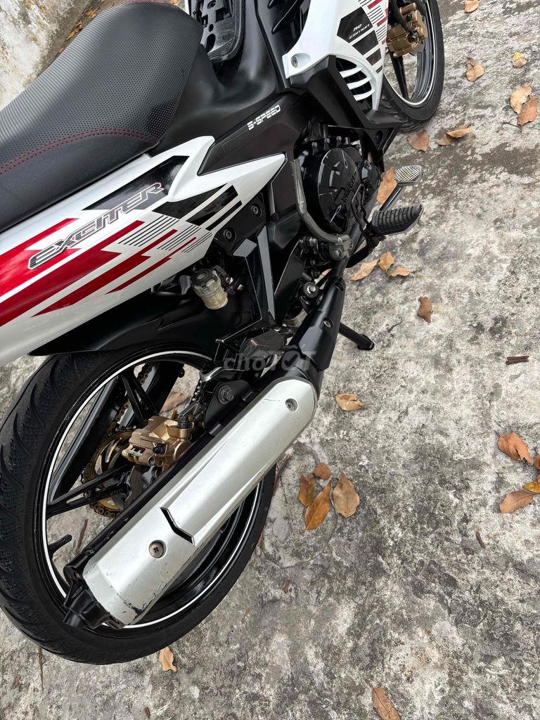 Yamaha Exciter 135 Trắng Đen Đỏ. Mua bán Xe máy tại Thị xã Bến Cát Bình Dương được đăng bởi xe máy trả góp tín nghĩa  hình 3