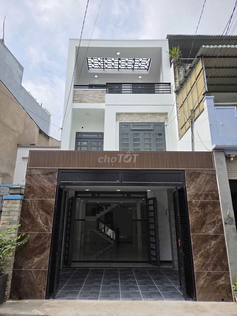 Bán nhà 3 tầng mặt tiền Tân Thới Hiệp 08, DT: 5x18m, giá 7.5 tỷ tl