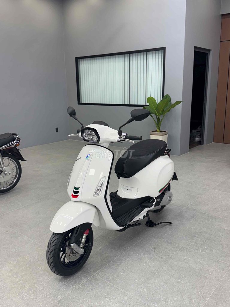 VespaSprint 125Abs 2021 Trắng rin đẹp chuẩn lướt. Mua bán Xe máy tại Quận Cái Răng Cần Thơ được đăng bởi Cửa Hàng Xe Máy Quang Sang hình 2
