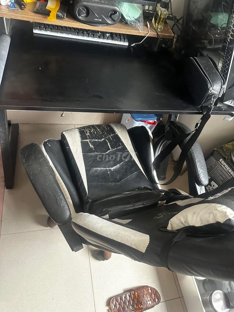 Bàn chữ Z và Ghế gaming da Đen trắng Đã sử dụng. Mua bán Bàn ghế tại Thành phố Huế Thừa Thiên Huế được đăng bởi Dung Minh hình 1