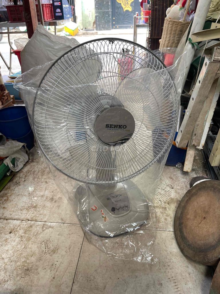 Quạt đứng Senko Xám. Mua bán Quạt tại Quận Tân Bình Tp Hồ Chí Minh được đăng bởi oanh lee hình 1
