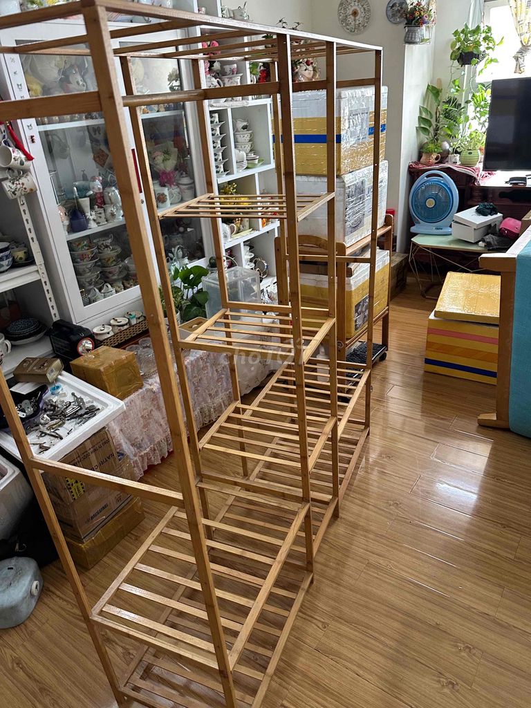 Kệ Gỗ Nâu Gỗ. Mua bán Tủ, kệ gia đình tại Thành phố Thủ Đức Tp Hồ Chí Minh được đăng bởi Hưng Đoàn hình 1