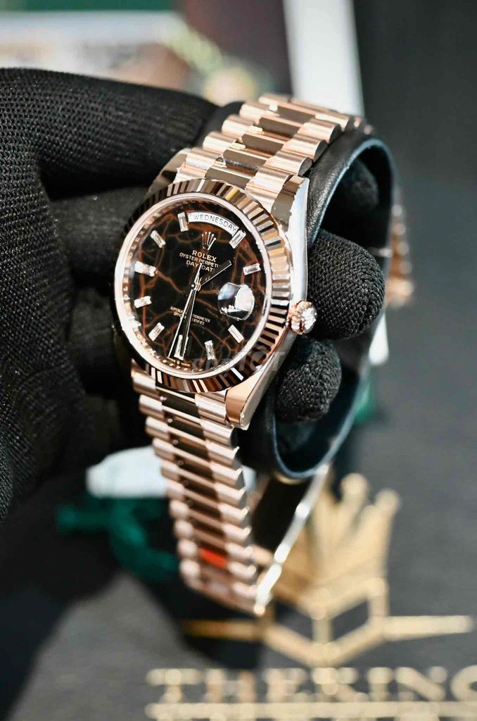 ROLEX DAY DATE THẠCH ANH ĐỎ NEW 1 tỷ 500