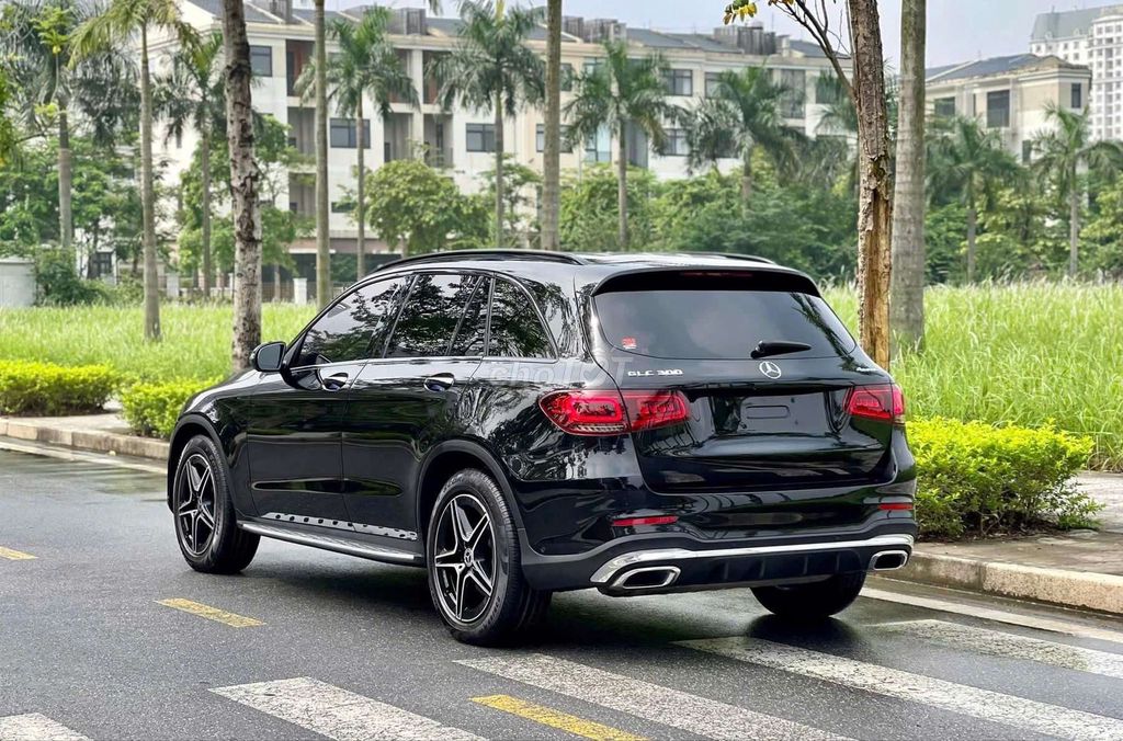 Glc300 2021 300 4MATIC - 23868 miles đen kem. Mua bán Ô tô tại Quận Bắc Từ Liêm Hà Nội được đăng bởi Phạm Bá Hướng hình 3