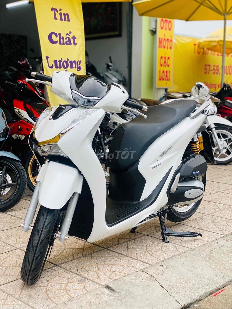 SH 160 CBS 2024 chuẩn 9k km độ kiểng siêu đẹp✅. Mua bán Xe máy tại Quận Ninh Kiều Cần Thơ được đăng bởi Hiếu Xe máy Tân Liên Hưng 2 hình 1