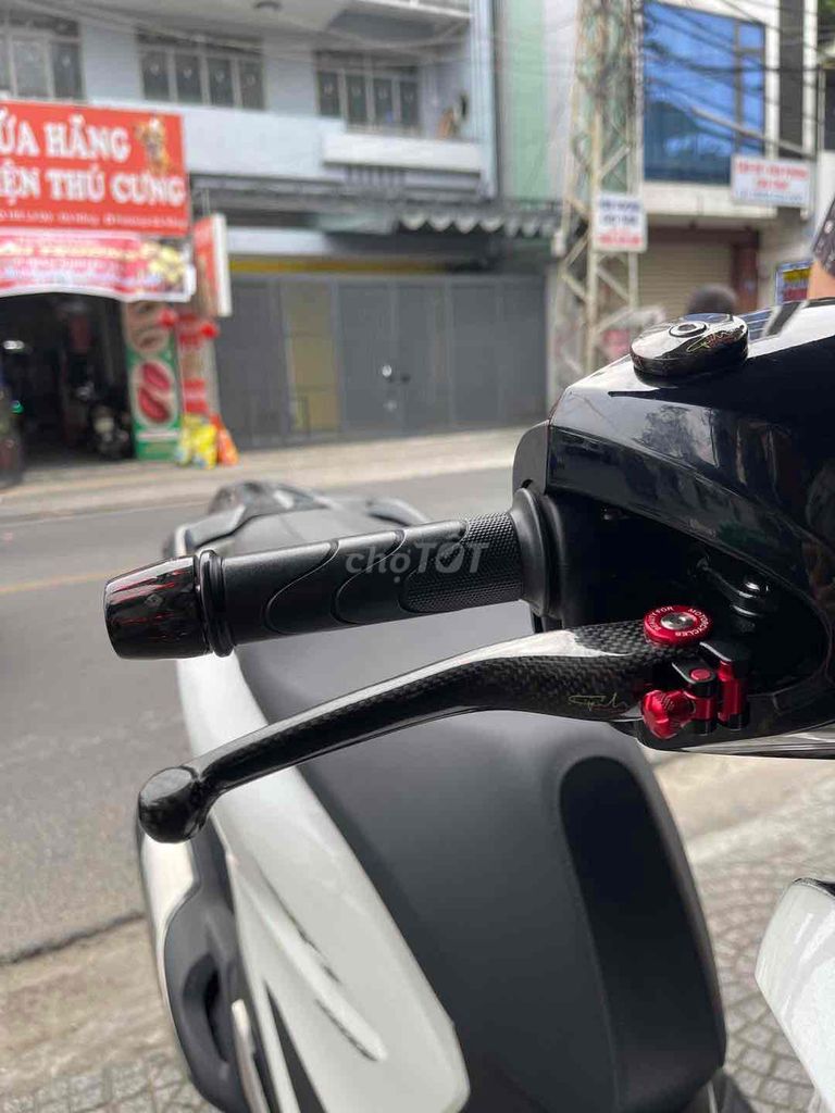 Gù carbon, nắp chân kính carbon GH racing xe SH. Mua bán Phụ tùng xe tại Quận Thanh Khê Đà Nẵng được đăng bởi Đức Huy hình 3