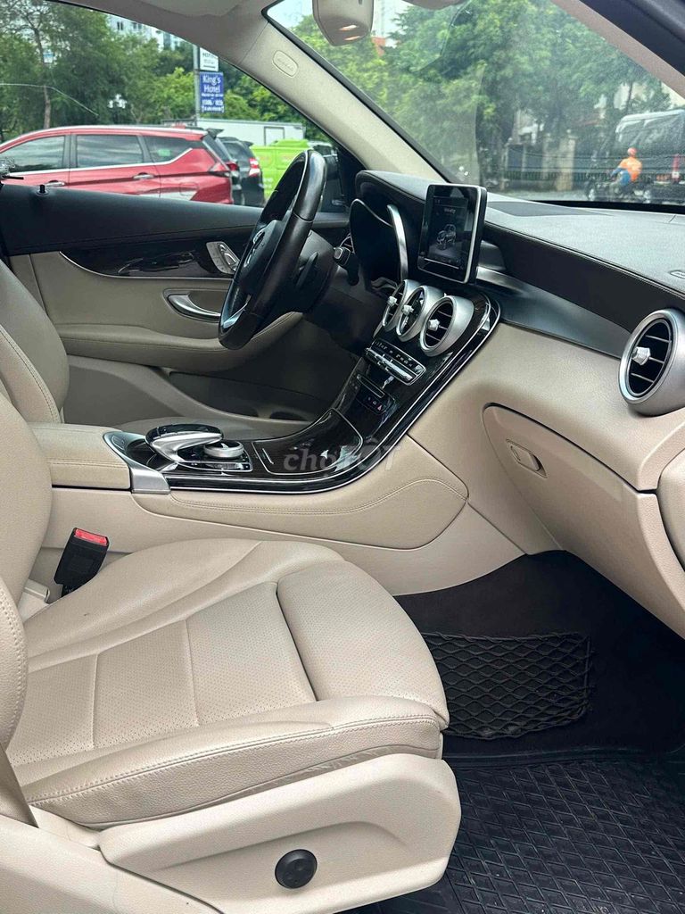 Mercedes Benz GLC200 sx 2018 màu đen. Mua bán Ô tô tại Quận Cầu Giấy Hà Nội được đăng bởi Cao Quý hình 10