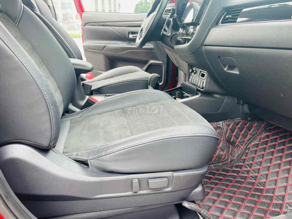 Mitsubishi Outlander 2022 2.0 CVT hơn 5 vạn km!. Mua bán Ô tô tại Quận Thanh Xuân Hà Nội được đăng bởi Dương Xuân Trường hình 12