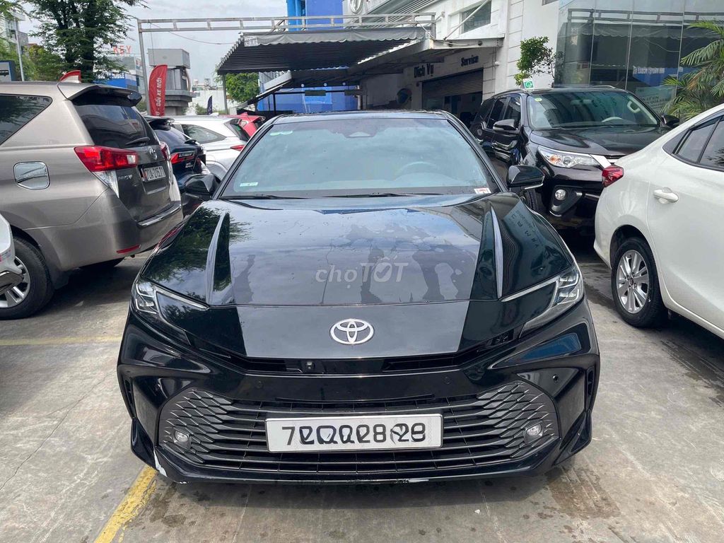 Toyota Camry 2.5HEV-MiD 2025 черный, пробег 36 000 км