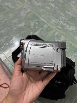 Canon ZR100 - máy quay bình dân